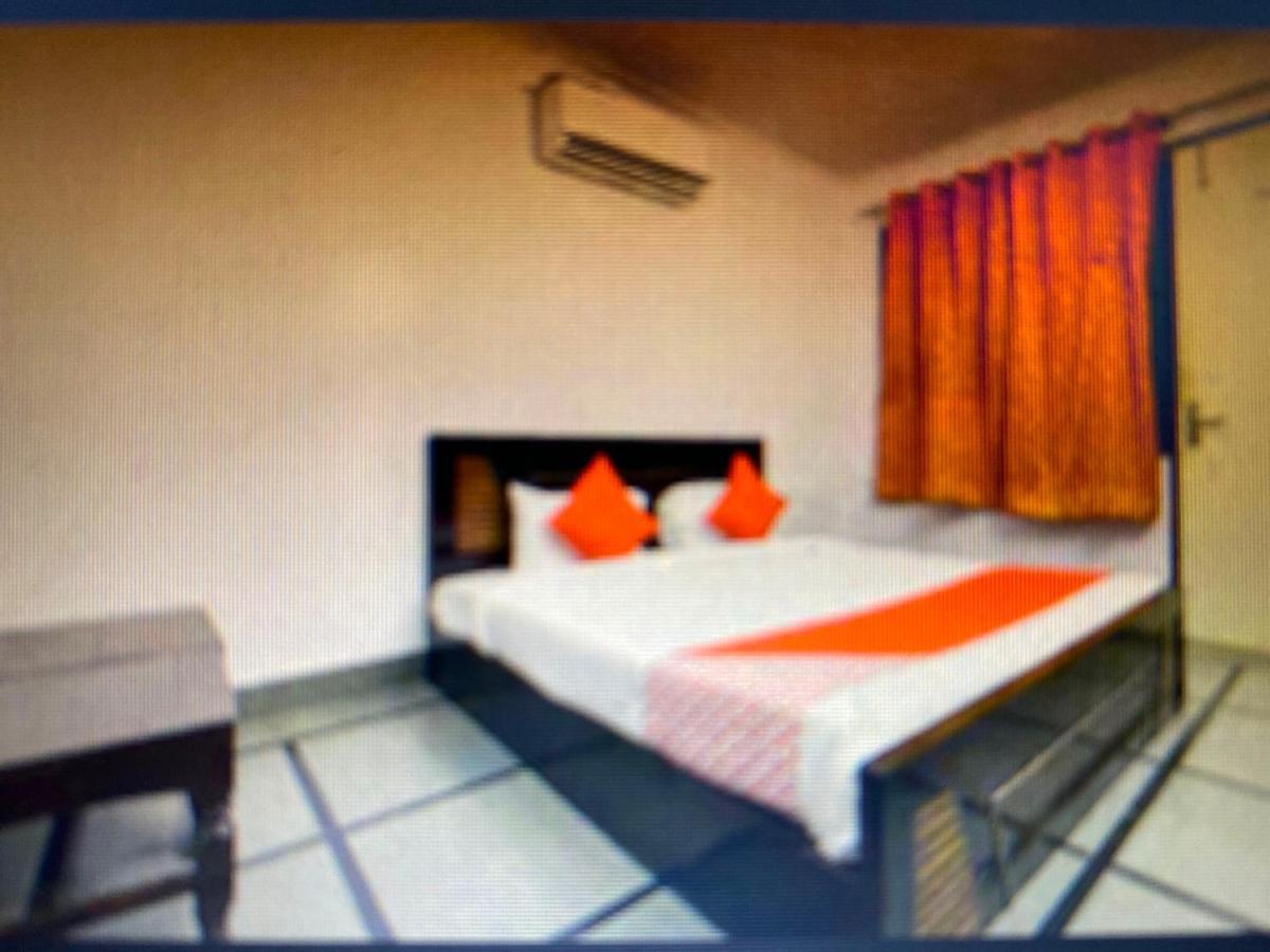 Allāhābād Junction Hotel O Prayag Villa מראה חיצוני תמונה